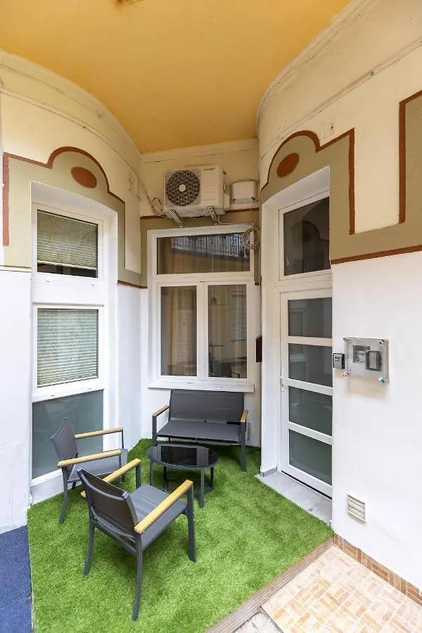 בודפשט Kazinczy 10 Apartment With 3 Bedrooms הונגריה